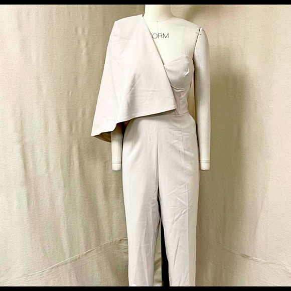 NEW SEASON: Gorgeous Lavish Alice one shoulder cape jumpsuit in ecru - Picture 7 of 8